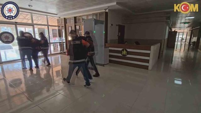 Motosikletle gelerek oto yıkamayı kurşunlayan çete üyelerinin maskesi düştü 5
