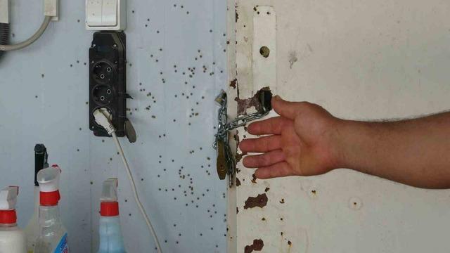 Motosikletle gelerek oto yıkamayı kurşunlayan çete üyelerinin maskesi düştü 2