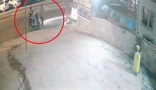 Motosikletle gelerek oto yıkamayı kurşunlayan &ccedil;ete &uuml;yelerinin maskesi d&uuml;şt&uuml;