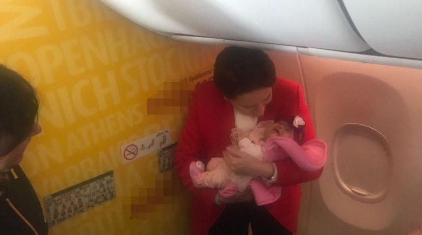 Uçakta Meral Akşener için sürpriz anons!