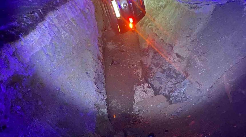 Isparta&rsquo;da &ccedil;ukura devrilen otomobilin s&uuml;r&uuml;c&uuml;s&uuml; yaralandı