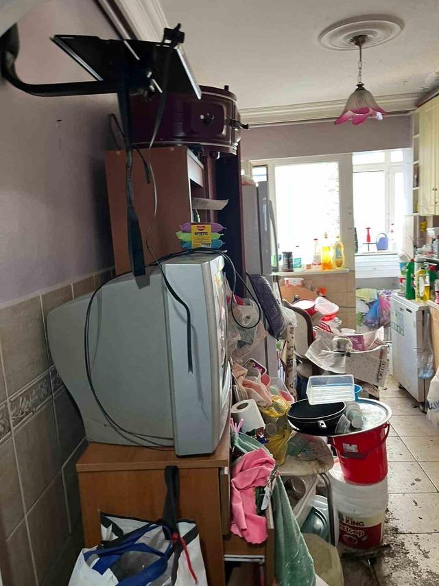 Osmangazi’de çöp evden 2,5 ton geri dönüşüm atığı çıkarıldı 6