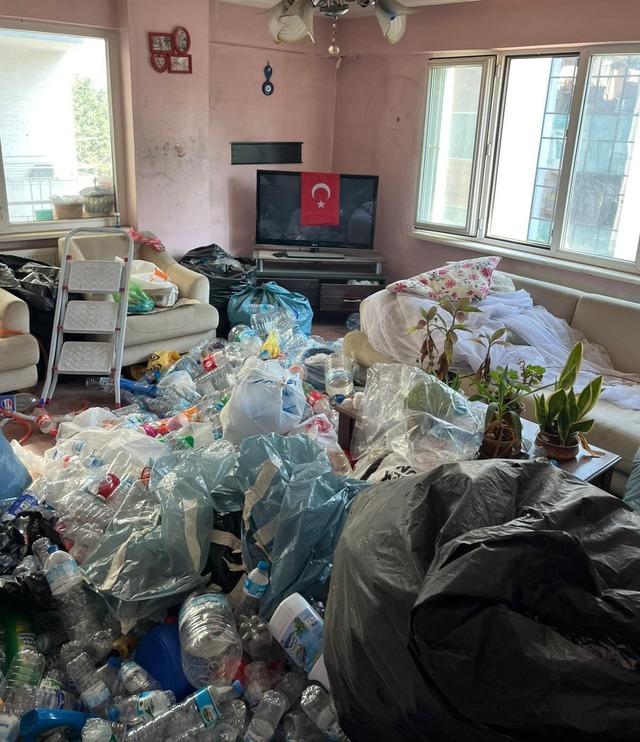 Osmangazi’de çöp evden 2,5 ton geri dönüşüm atığı çıkarıldı 4