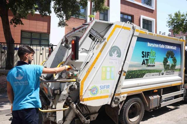 Osmangazi’de çöp evden 2,5 ton geri dönüşüm atığı çıkarıldı 1