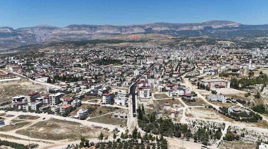 Mut&rsquo;ta yağışın bozduğu yollar yenilendi