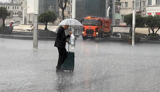 İstanbul'da yağmur başladı! Valilik ve AKOM uyarmıştı