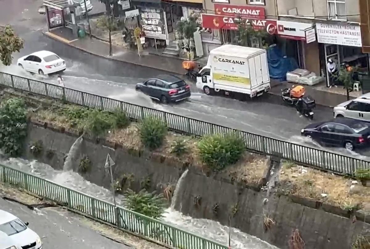 SON DAKİKA | İstanbul da yağmur başladı! Valilik ve AKOM uyarmıştı 2