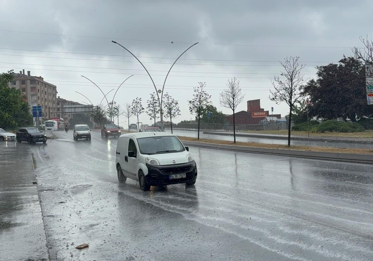 SON DAKİKA | İstanbul da yağmur başladı! Valilik ve AKOM uyarmıştı 3