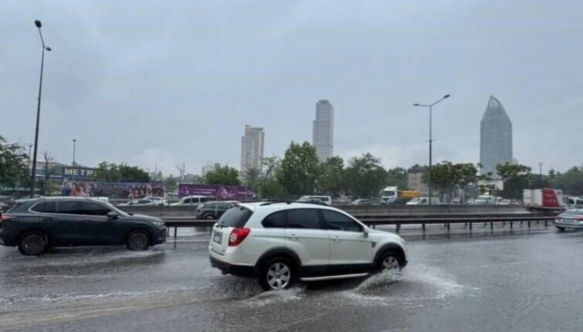 SON DAKİKA | İstanbul da yağmur başladı! Valilik ve AKOM uyarmıştı 6