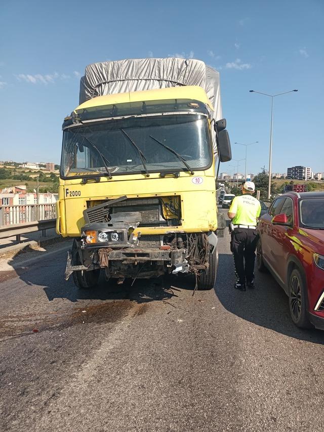 Samsun da zincirleme trafik kazası: 2 yaralı 5