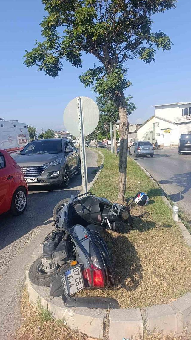 Manavgat’ta otomobil ile motosiklet çarpıştı: 1 yaralı 2