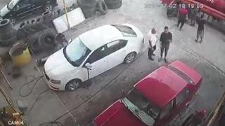 Hava basılırken itfaiye aracının lastiği patladı