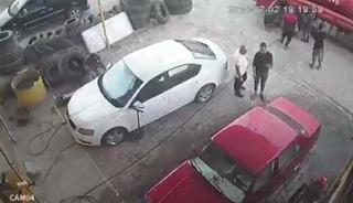 Hava basılırken itfaiye aracının lastiği patladı