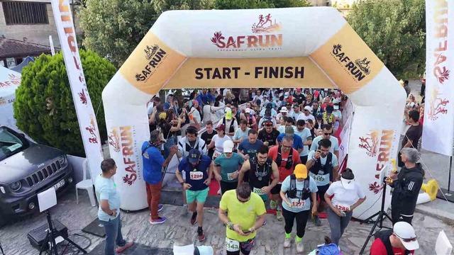 Farklı &uuml;lkelerden sporcular Safranbolu&rsquo;nun tarihi sokaklarında yarışıyor 4