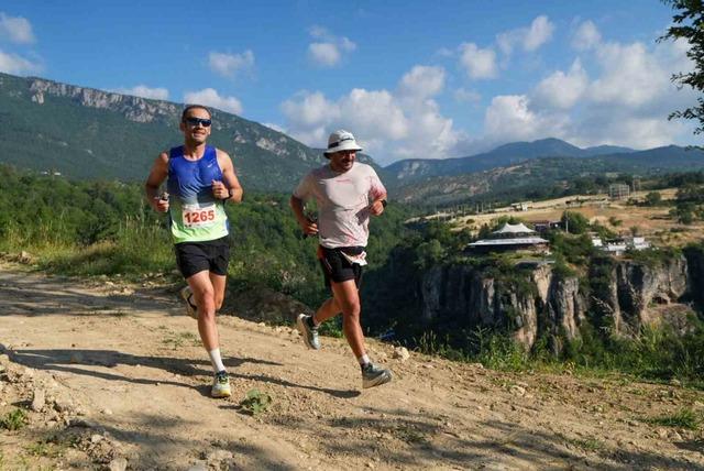 Farklı &uuml;lkelerden sporcular Safranbolu&rsquo;nun tarihi sokaklarında yarışıyor 1