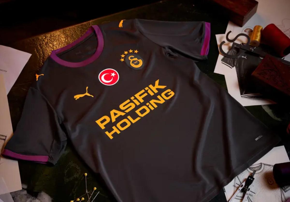 5 yıldızın yeri değişti! İlk... Galatasaray’ın yeni sezon formaları tanıtıldı! İşte fiyatı 1