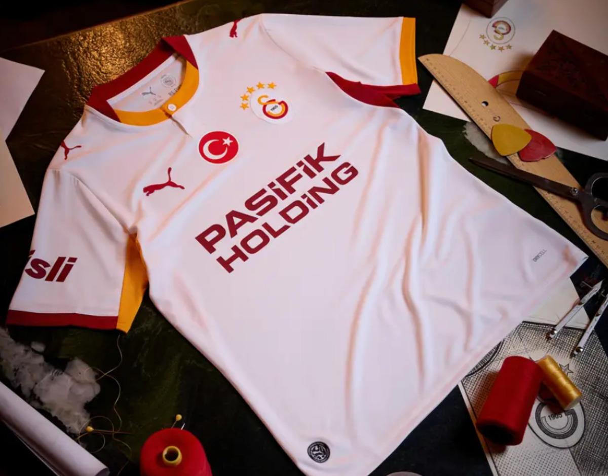 5 yıldızın yeri değişti! İlk... Galatasaray’ın yeni sezon formaları tanıtıldı! İşte fiyatı 3