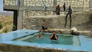 Batman’da sıcaktan bunalan çiftçiler bakın nasıl serinledi
