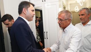 Bakan Kurum'dan depremzede Yusuf ve dedesine ziyaret