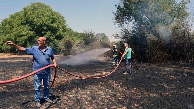 Tonlarca saman balyası yandı 1