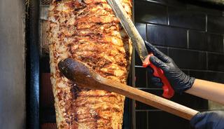 D&ouml;ner krizi &uuml;lkeyi karıştırdı! İ&ccedil;inde et hari&ccedil; her şey &ccedil;ıktı