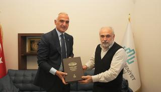 Bakan Ersoy'dan Prof. Dr. İhsan Fazlıoğlu'na ziyaret