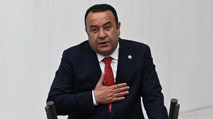 Son dakika | Rozetini &Ouml;zg&uuml;r &Ouml;zel takmıştı! CHP Ankara Milletvekili Adnan Beker istifa etti
