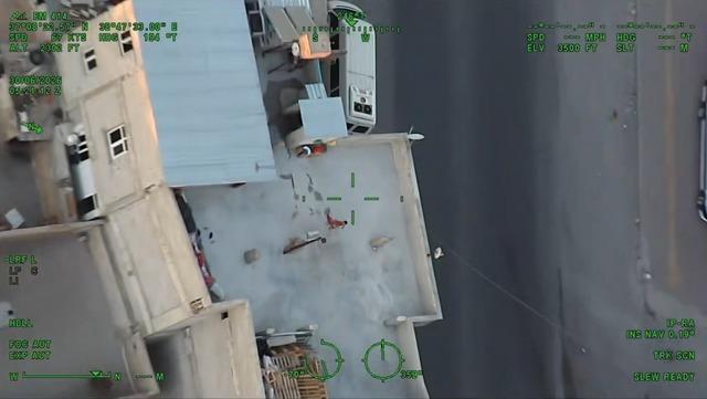 Polis helikopterini Türk bayrağıyla selamlayan çocuk ilgi odağı oldu 3