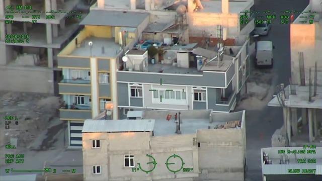 Polis helikopterini Türk bayrağıyla selamlayan çocuk ilgi odağı oldu 2