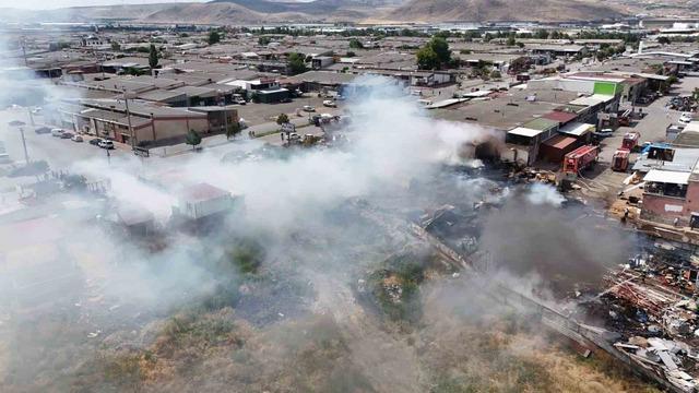 Kayseri&rsquo;deki hurda yangını 2 saatte s&ouml;nd&uuml;r&uuml;ld&uuml; 7