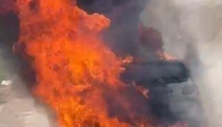 Antalya&rsquo;da seyir halindeki otomobil alev topuna d&ouml;nd&uuml;