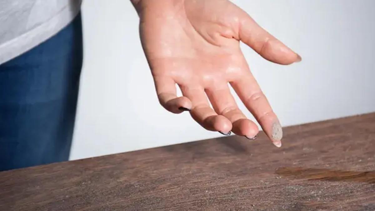 Ne kadar temizlerseniz temizleyin o tozların ertesi g&uuml;n yine gelmesinin arkasındaki gizli bilimsel nedenler 2