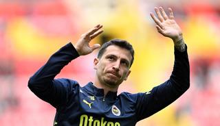 Fenerbah&ccedil;e'den Mert Hakan Yandaş kararı! T&uuml;rkiye'de bir ilk...