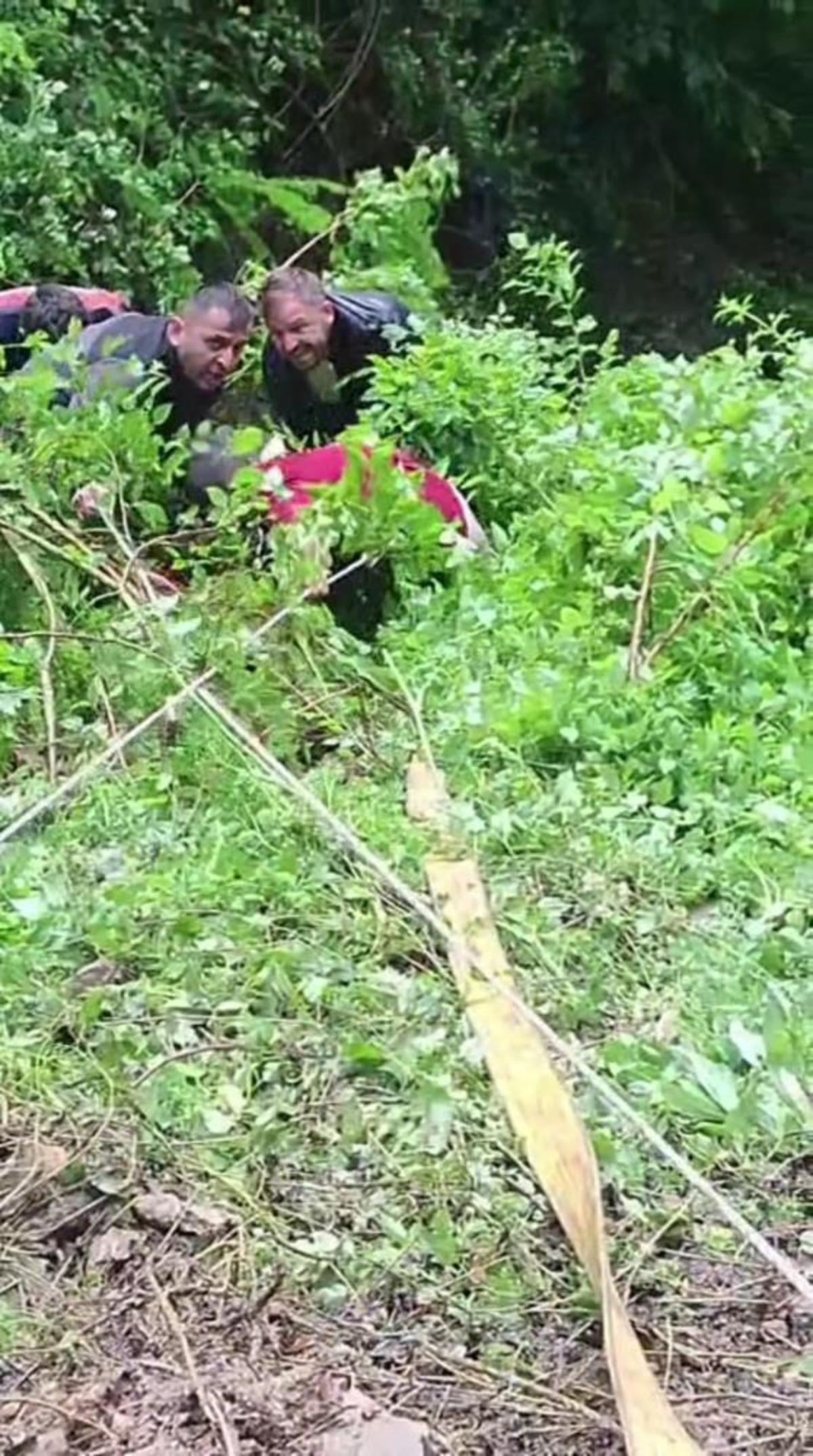 Şarampole uçan araçtan fırlayan sürücü yaralandı 1