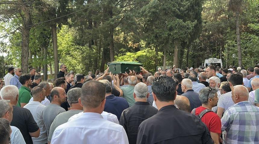Diş tedavisi i&ccedil;in gittiği hastanede hayatını kaybeden 8 yaşındaki kız son yolculuğuna uğurlandı