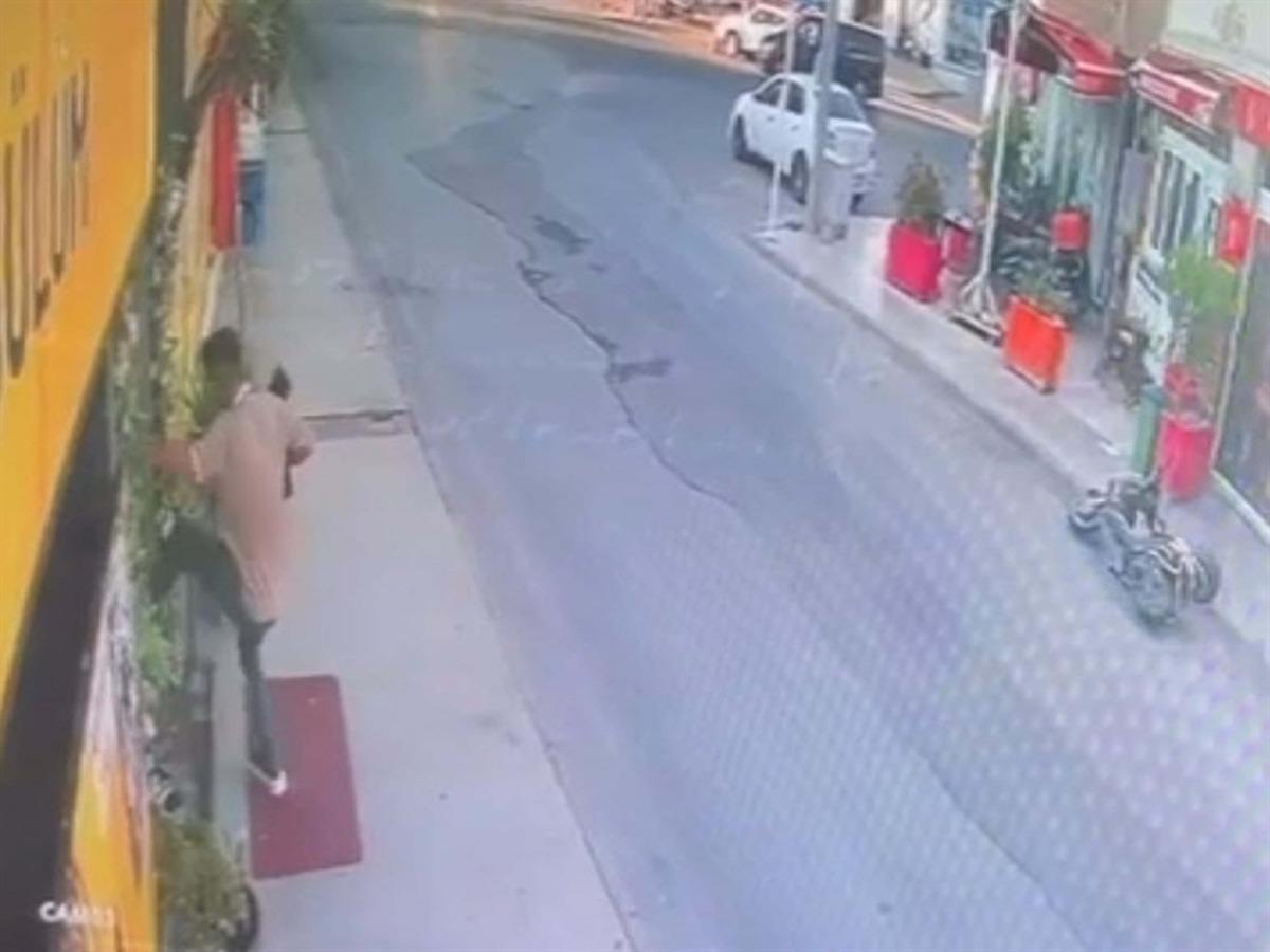 Bodrum da pompalı tüfekle rastgele ateş açtı; o anlar kamerada 1