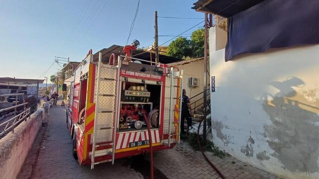 Evin hurdalık bölümünde çıkan yangın ekipleri harekete geçirdi