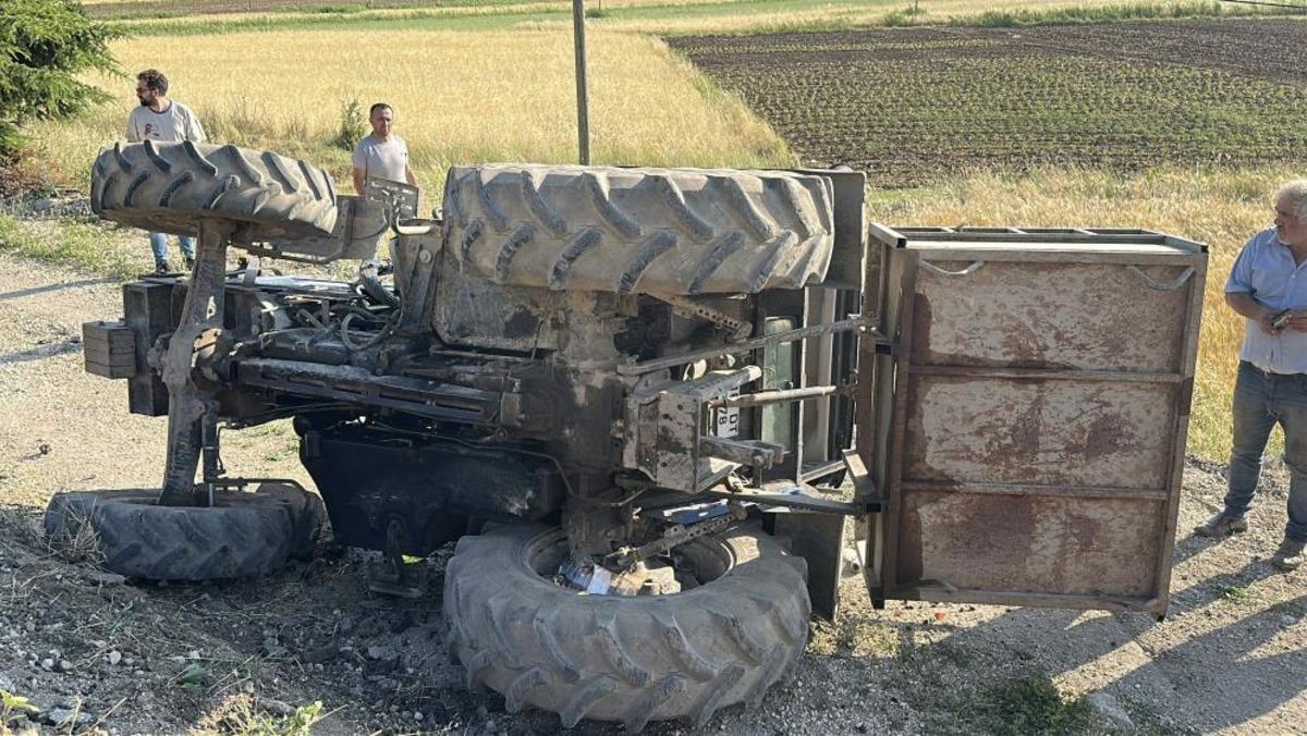 Kontrolden &ccedil;ıkan trakt&ouml;r şarampole devrildi: 1 yaralı 2