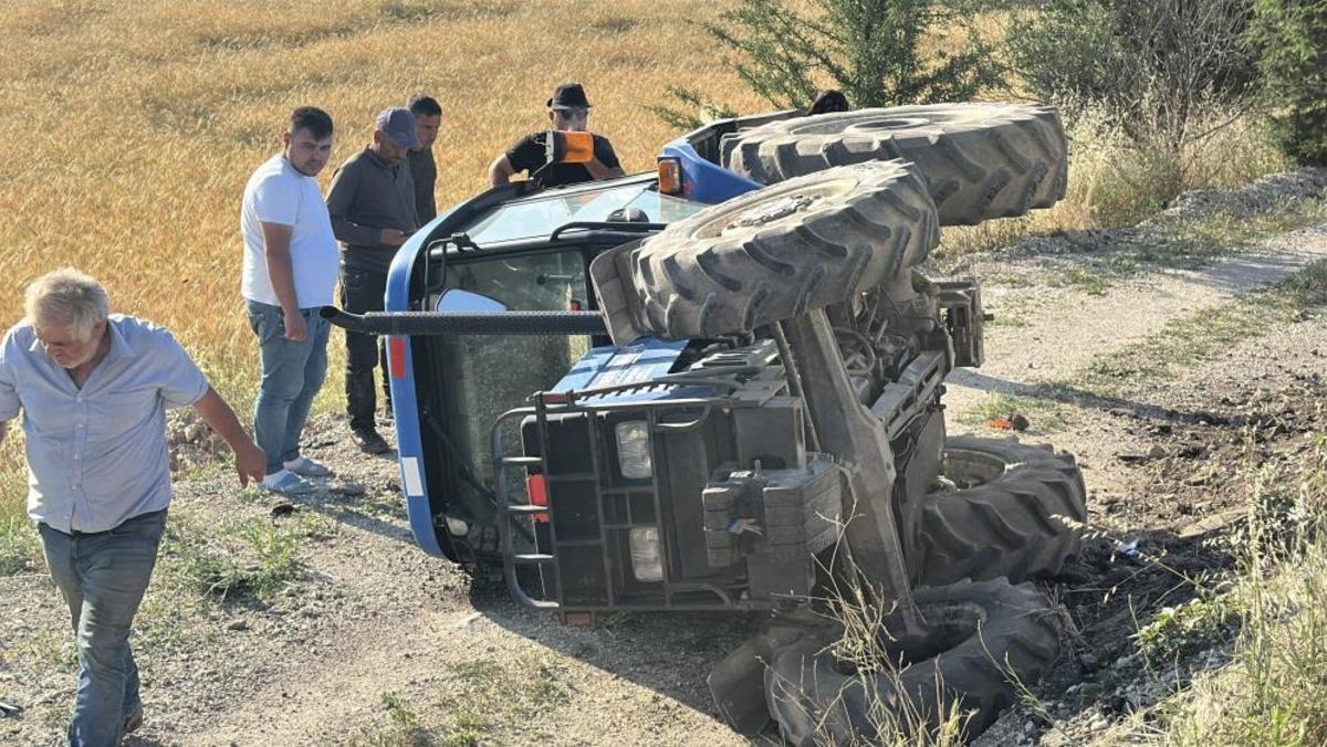 Kontrolden &ccedil;ıkan trakt&ouml;r şarampole devrildi: 1 yaralı 3