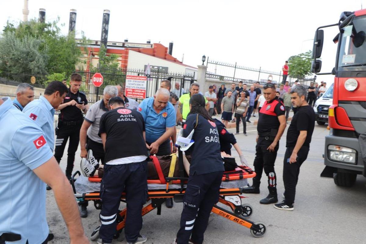 Karaman’da takla atan otomobildeki 4 üniversite öğrencisi yaralandı 2