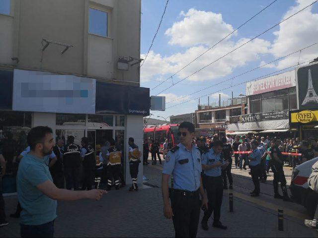 Bursa'da GSM bayisinde silahlı kavga: 1 ölü, 2 yaralı (3)- Yeniden