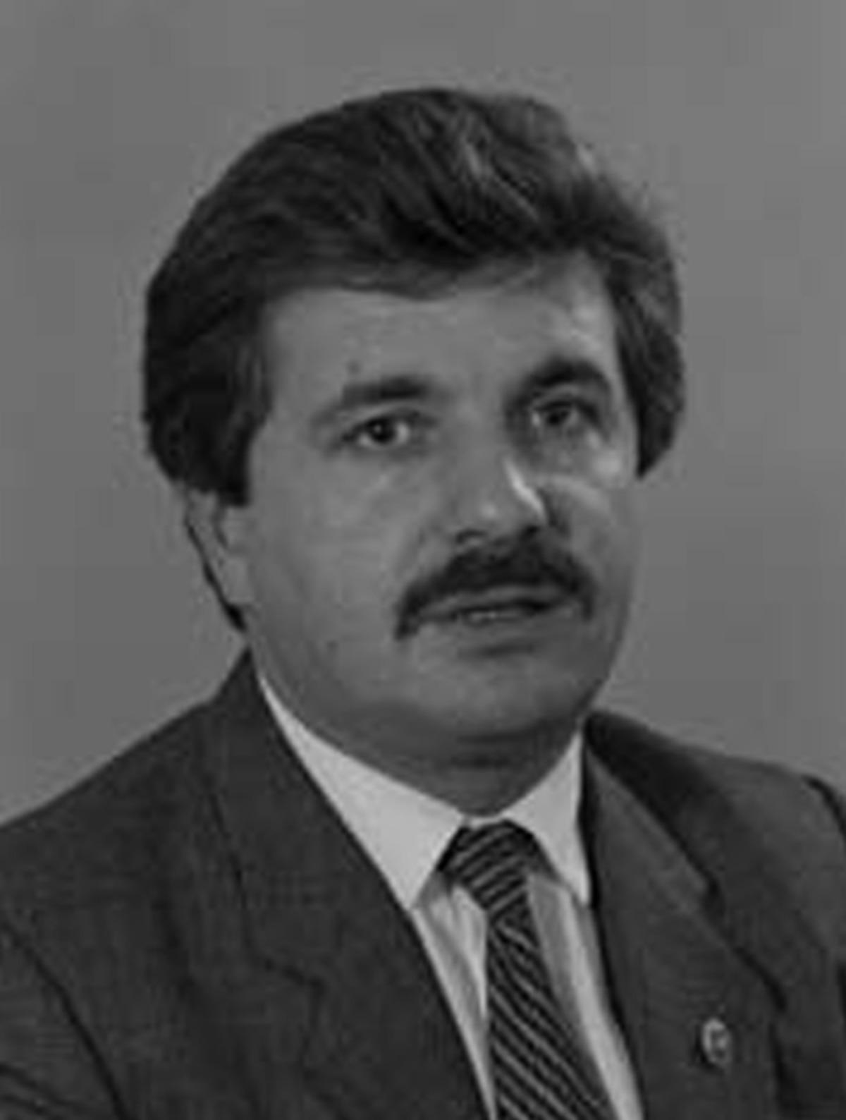 Eski Devlet Bakanı Burhan Kara hayatını kaybetti 2