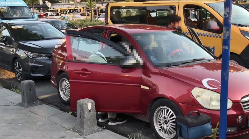 Yer: &Uuml;sk&uuml;dar! Park halindeki otomobilde &ouml;l&uuml; bulundu