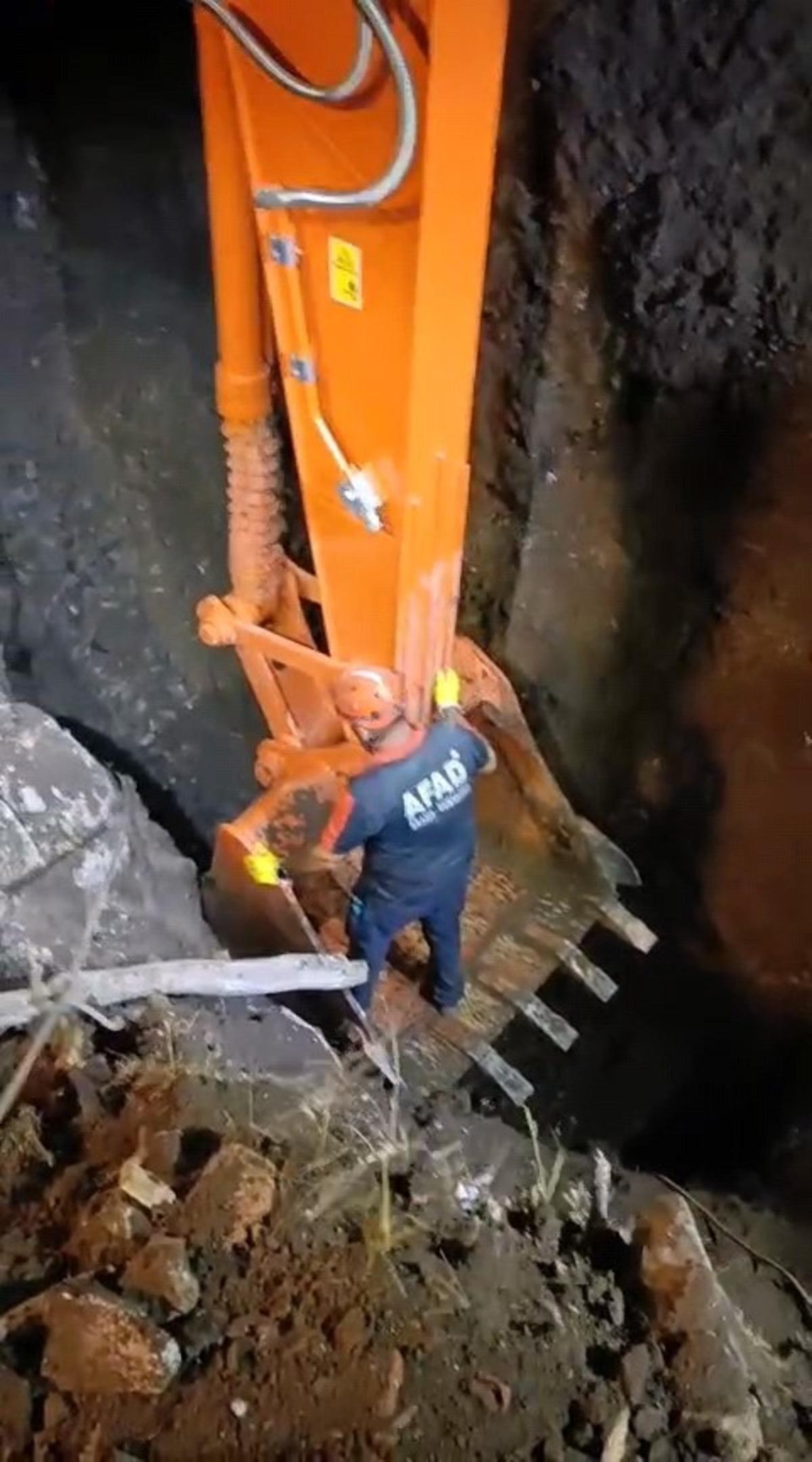 Eskişehir deki define faciasında AFAD ın zorlu operasyonu kamerada 3