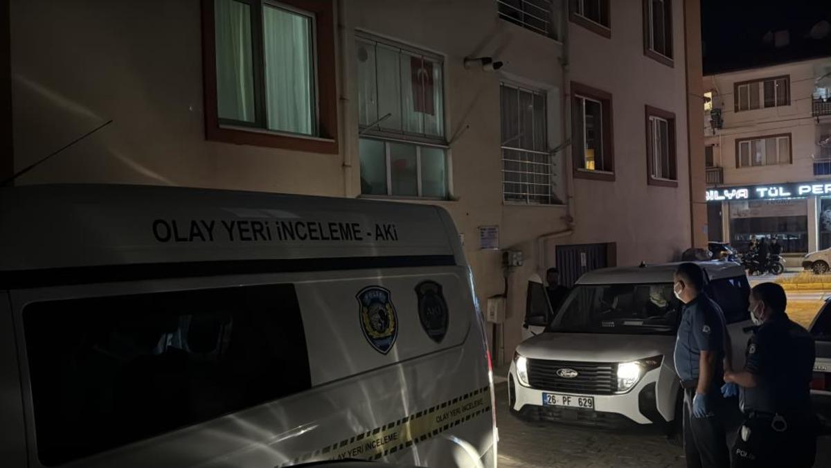 Sokağı saran ağır koku acı ger&ccedil;eği ortaya &ccedil;ıkardı: Yaşlı adam evinde &ouml;l&uuml; bulundu 2