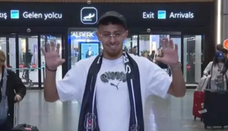 Beşiktaş'tan gece yarısı hamlesi! Yeni transfer İstanbul'a geldi, pozunu verdi