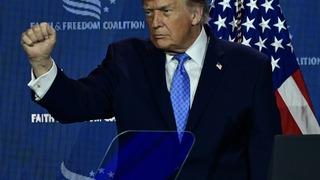 Kendini izleyen kendini izleyen Donald Trump ?