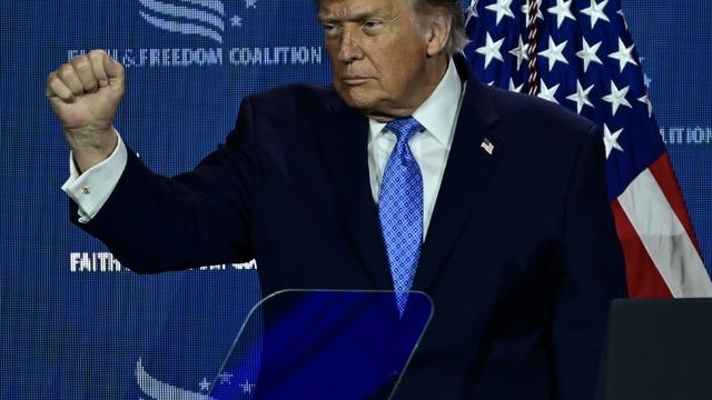 Kendini izleyen kendini izleyen Donald Trump ?