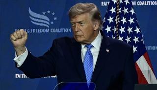 Kendini izleyen kendini izleyen Donald Trump 🤔