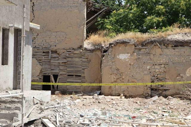 Karaman’da duvarı yıkılan metruk ev için önlem alındı 4